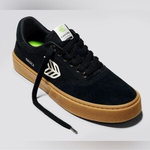 NAIOCA Cariuma Suede Sneaker with Gum Sole. NWT. Size 8